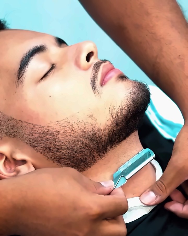 Acabamento da barba na navalha